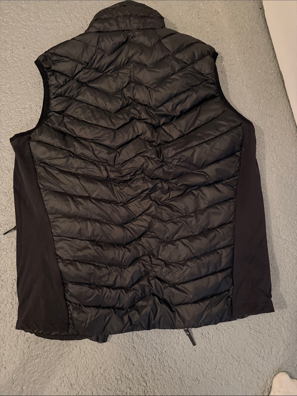 Helly Hansen Black Quilted Insulated Men's Vest - Picture 3 of 3